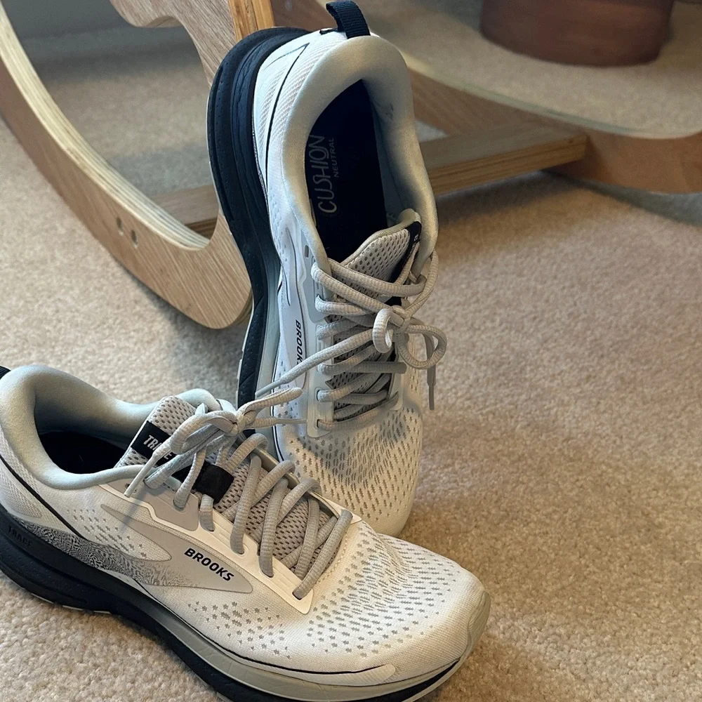 Brooks Women’s Trace 3 Sneaker - Picture 2 of 5